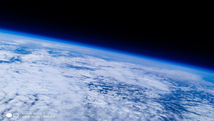 INCRÍVEL! Redmi Note 7 é enviado para o espaço, tira fotos e retorna sem nenhum arranhão