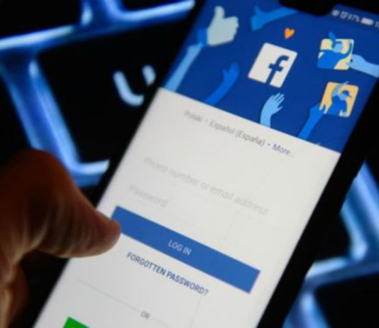 Facebook vai permitir transferência de fotos e vídeos para o Google Fotos Facebook irá permite transferência de fotos e vídeos para o Google Fotos