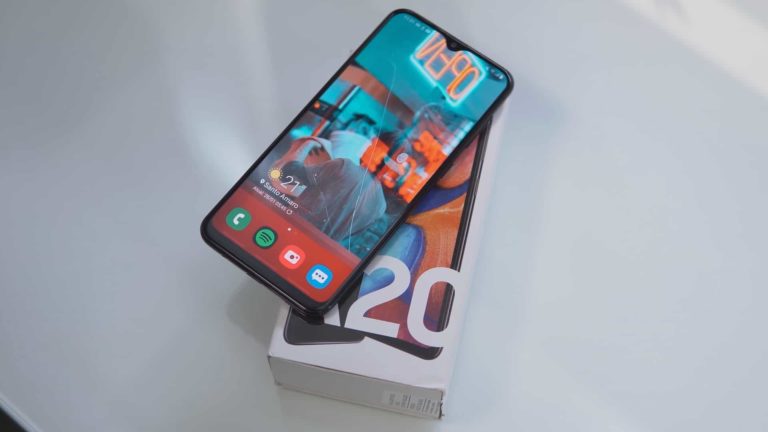 Samsung Galaxy A20 recebendo atualização do Android 11